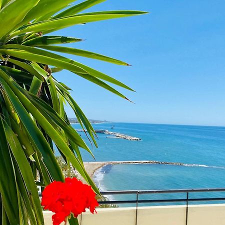 Apartment On The First Line Of The Sea With A View And Free Parking Marbella Exterior foto