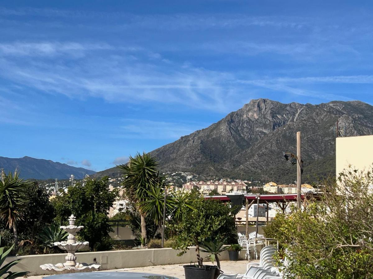 Apartment On The First Line Of The Sea With A View And Free Parking Marbella Exterior foto