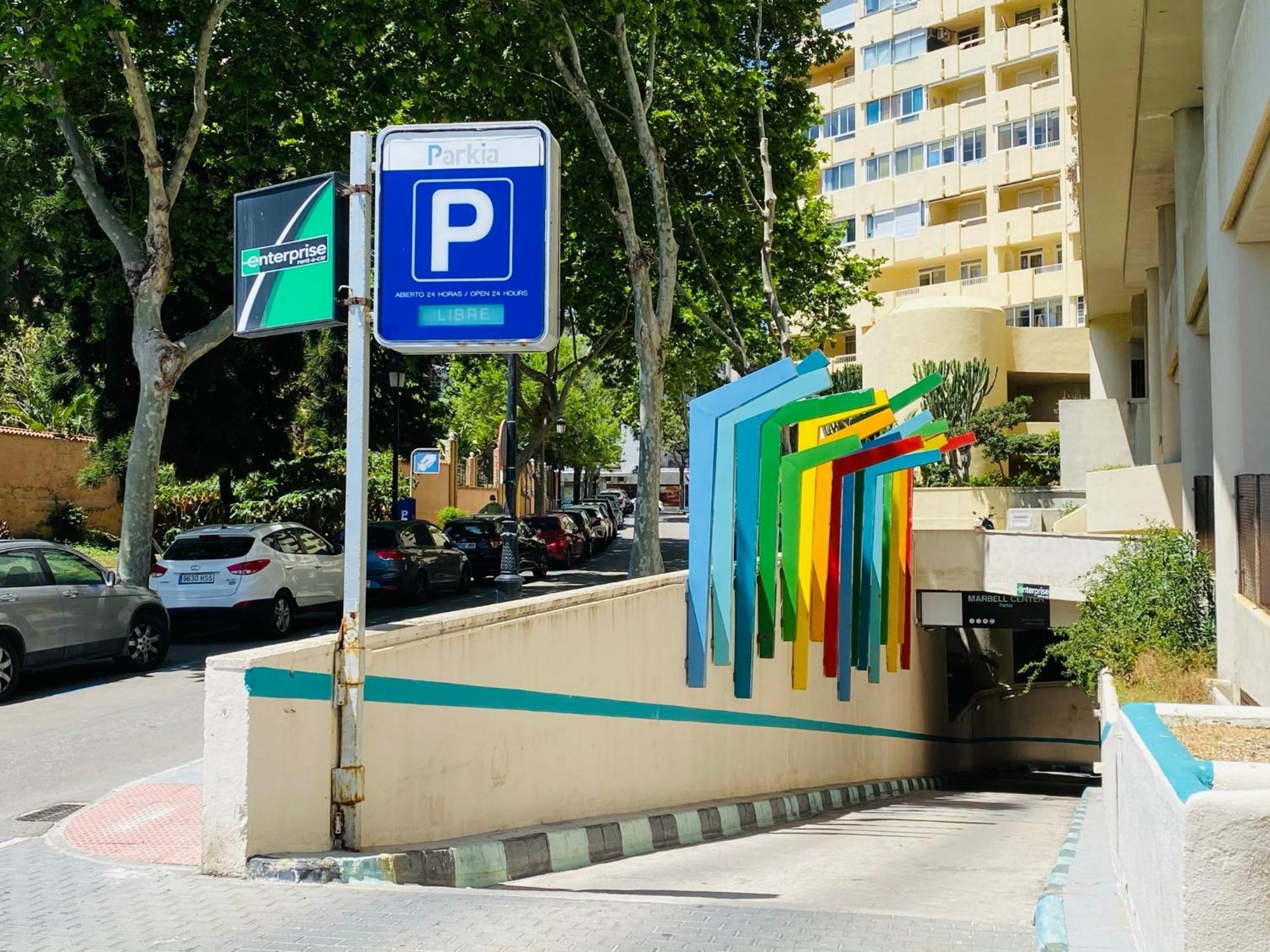 Apartment On The First Line Of The Sea With A View And Free Parking Marbella Exterior foto