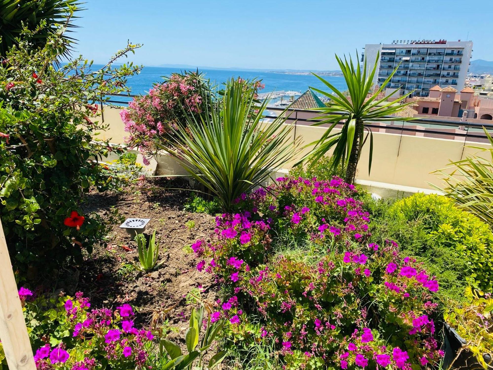 Apartment On The First Line Of The Sea With A View And Free Parking Marbella Exterior foto
