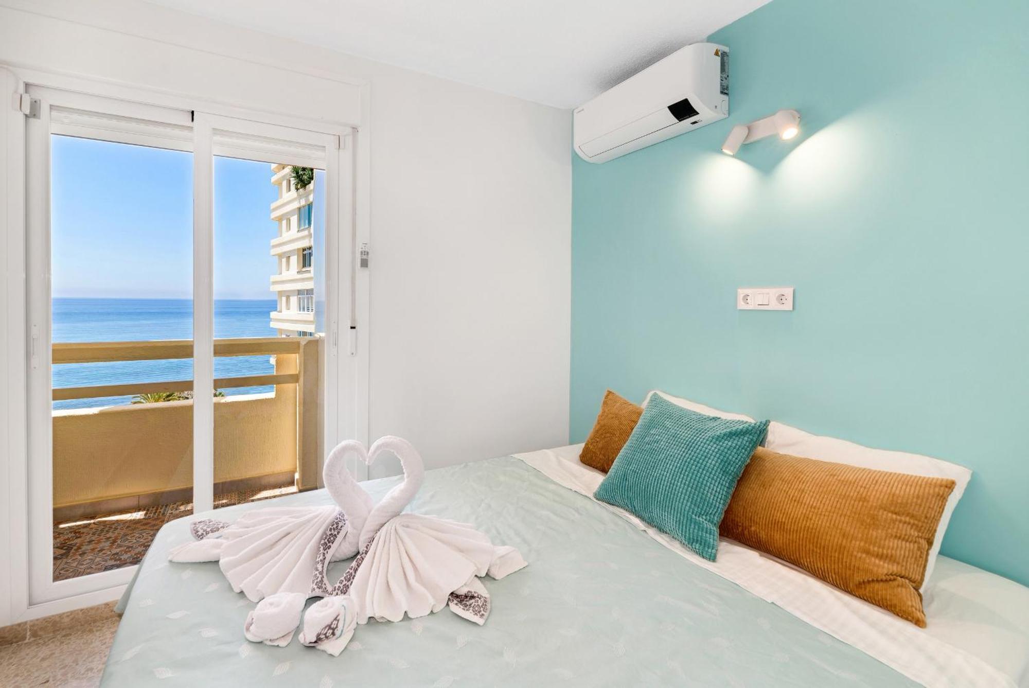 Apartment On The First Line Of The Sea With A View And Free Parking Marbella Exterior foto
